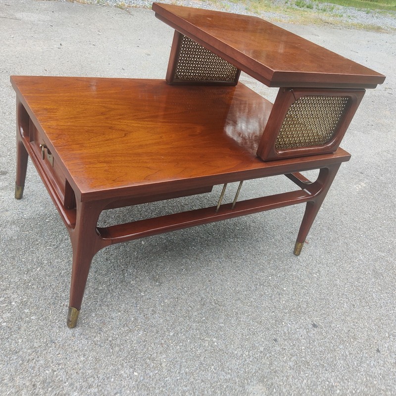 JOHNSON CITY,TN , Nice Walnut Table Made by Gordon Furniture