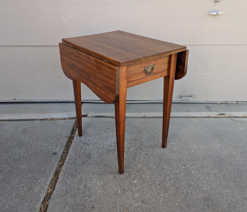 Vintage Drop Leaf Pembroke Hepplewhite Table Serpentine Top Federal Sheraton K87