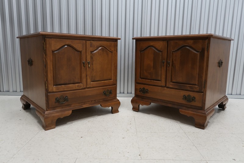 Pair Ethan Allen Nutmeg Maple & Birch Square Top Nightstands Cabinets