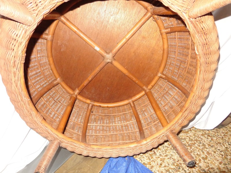 VINTAGE HAND WOVEN WICKER TABLE 28 in DIAMETER 17 in TALL 21 in DIAMETER TOP gallery