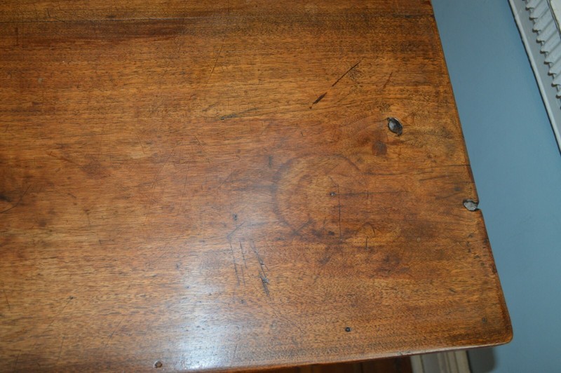 Pennsylvania Walnut Tavern Table C.1770-90 gallery