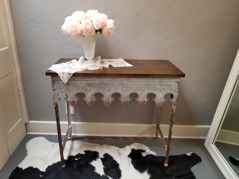 Creative Co-Op Metal Scalloped Edge Table with Zinc Finish and Wood Top gallery