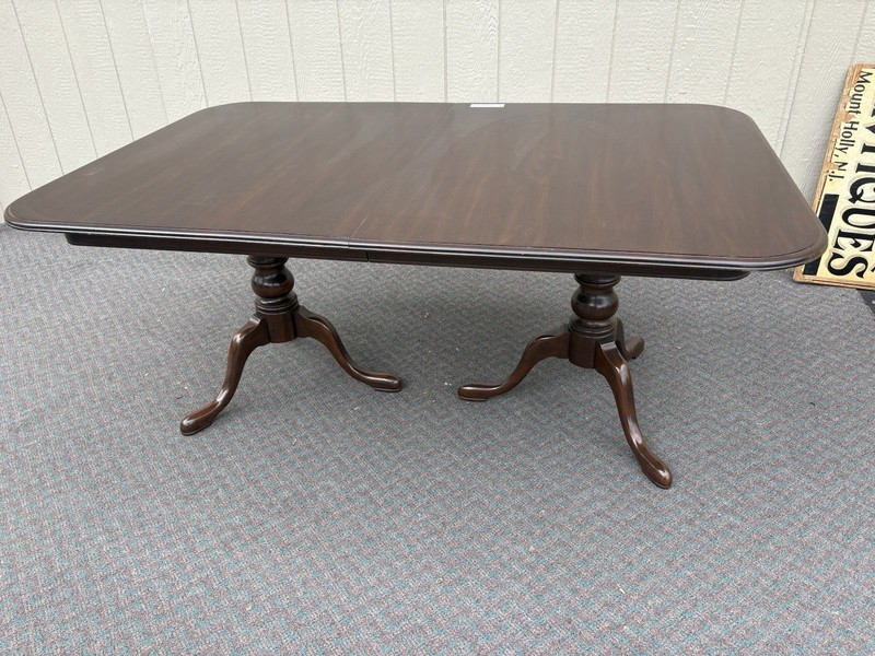 66606 ETHAN ALLEN Mahogany Dining Table gallery
