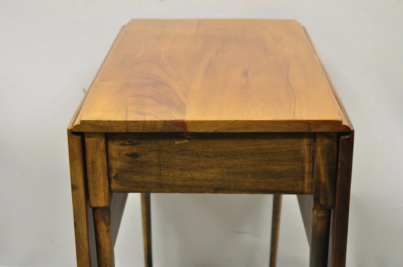Antique American Colonial Cherry Wood Slender Leg Pembroke Lamp Side End Table gallery