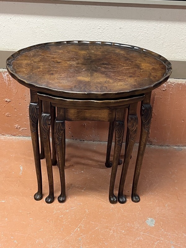 Antique VTG Reprodux Traditional English Carved Walnut Nesting Tables Set of 3