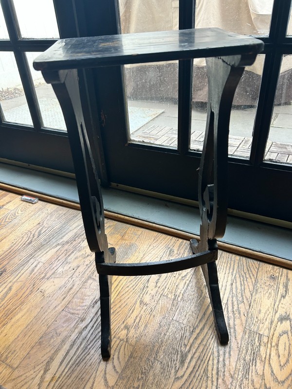 Victorian Black Lacquered Chinoiserie Side Table with Gilt Decoration gallery