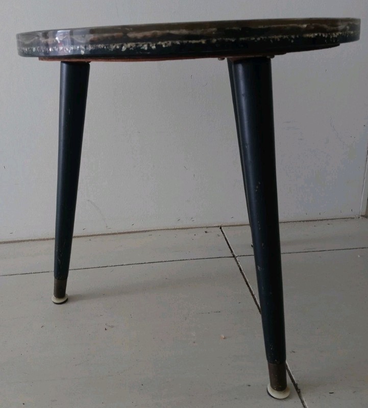 Mid Century Modern Abalone Shell Resin Tripod Side Table 18" New Designs Inc.USA gallery