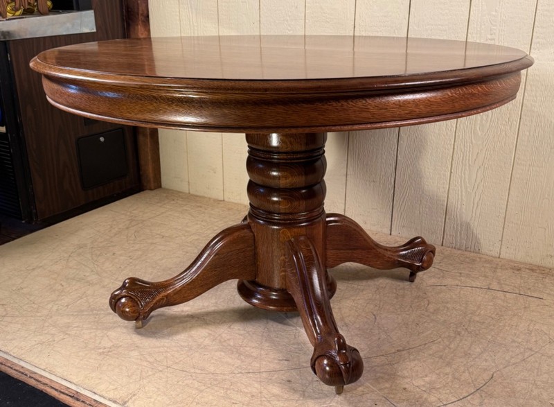 Antique Oak Hastings Table Co. Table with 5 original leaves gallery