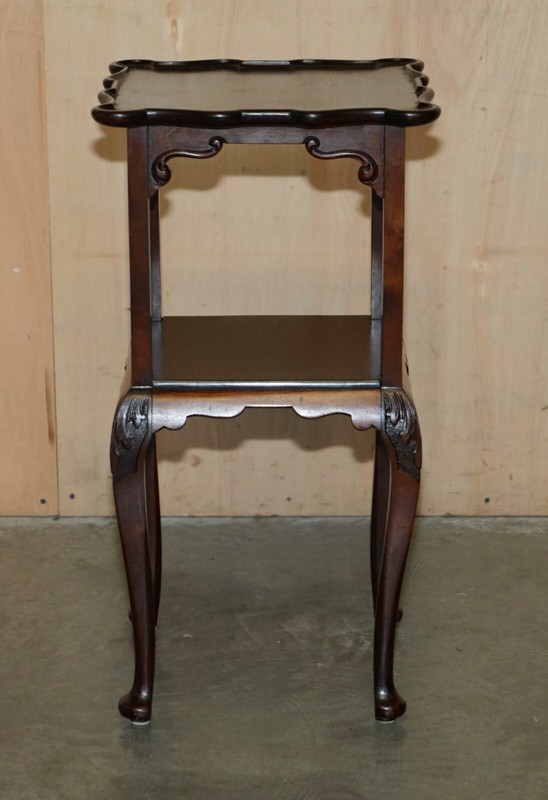 PAIR OF STUNNING THOMAS CHIPPENDALE STYLE TWO TIERED MAHOGANY SIDE END TABLES gallery