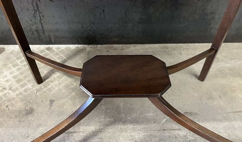 Vintage Kittinger Mahogany End Table; Stretchers & Display Platform; Mint gallery
