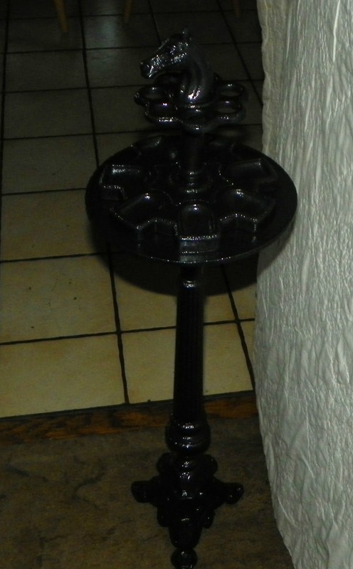 Black Metal 7 Pipe Smoke Stand (SS-9) gallery