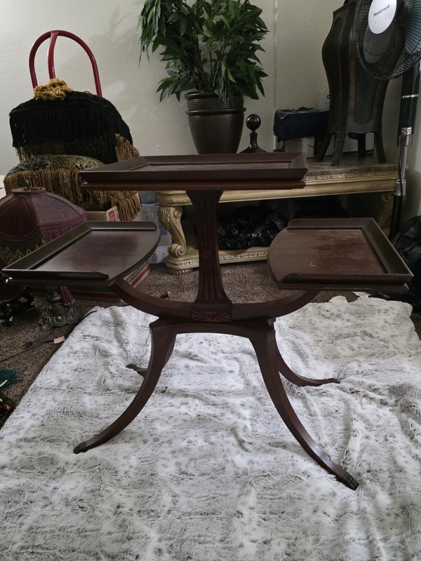 Beautiful Vintage Victorian Duncan Phyfe 3 Tier Table