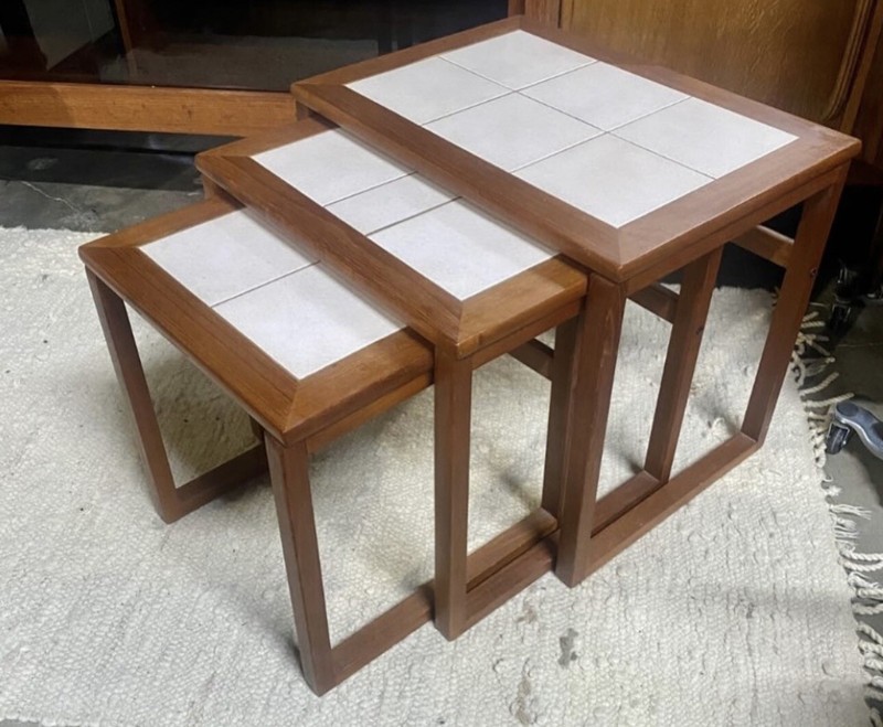 MID CENTURY MODERN DANISH TEAK TILE TOP NESTING END TABLES VINTAGE
