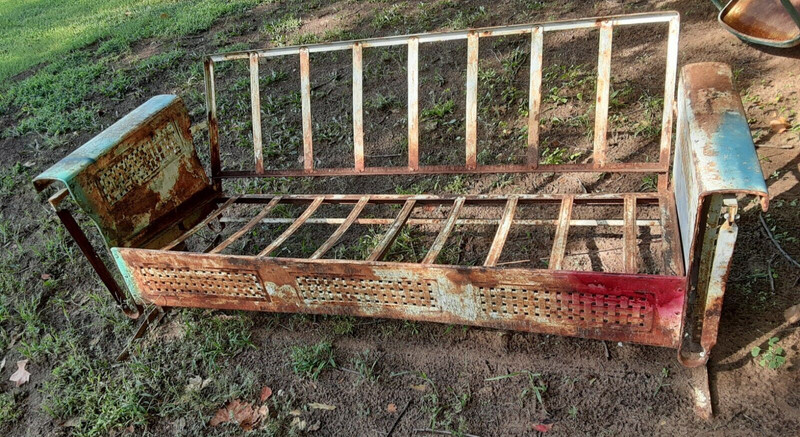 VINTAGE ANTIQUE METAL 3 PERSON GLIDER!! LOCAL PICKUP ONLY!!