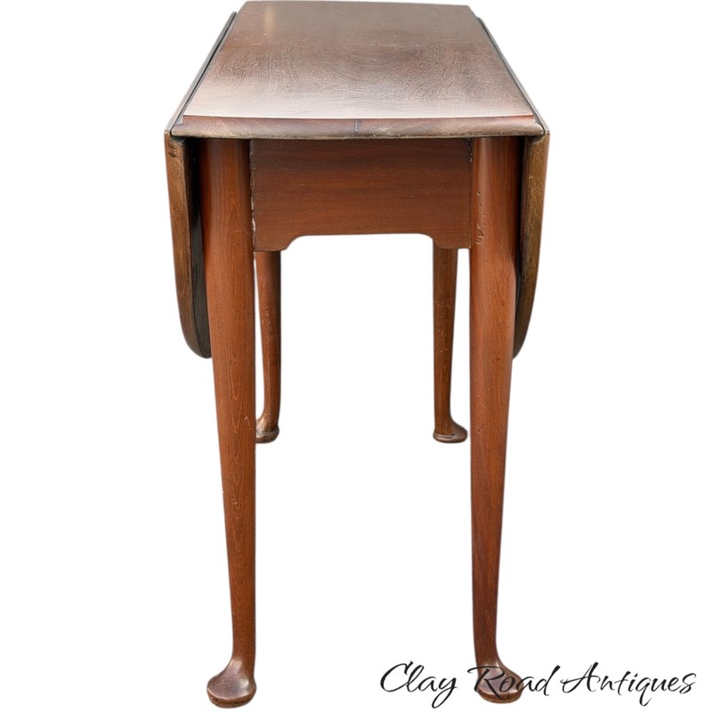 Antique Queen Anne dining table 18th 1760 period usable walnut original round gallery
