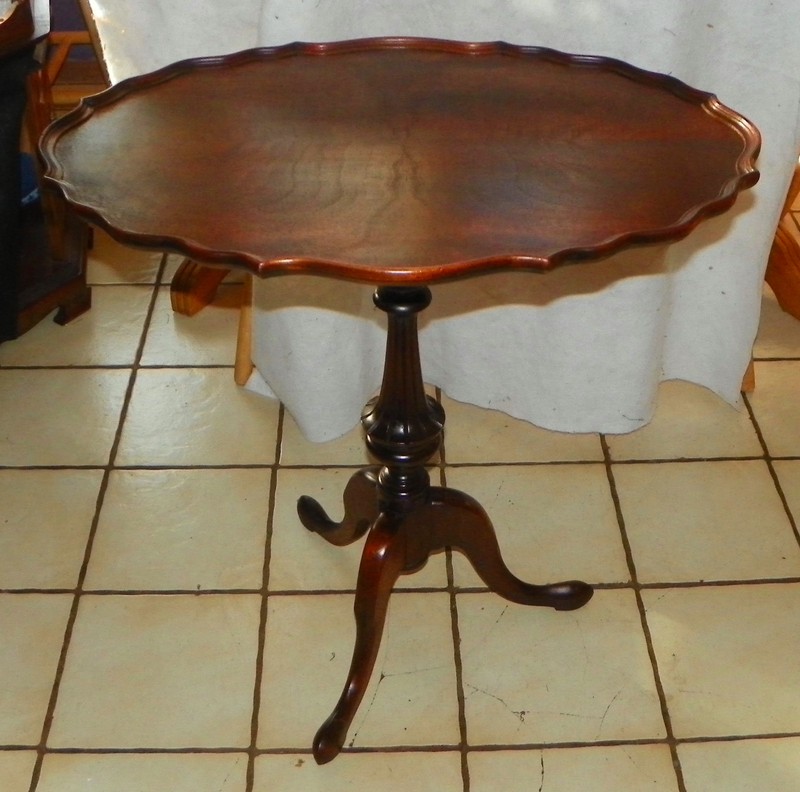Oval Pie Crust Flame Mahogany Book Match Veneer Tilt Top Table (T445)