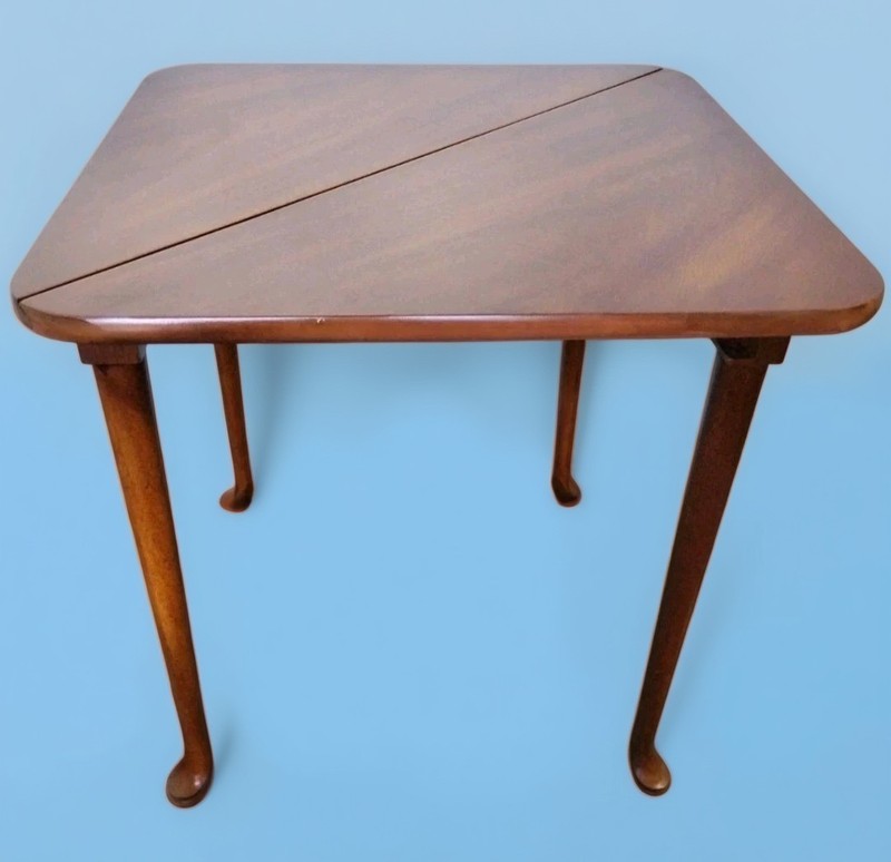 1971 Thomasville Triangular Gateleg Drop Leaf Occassional Side End Table Unique