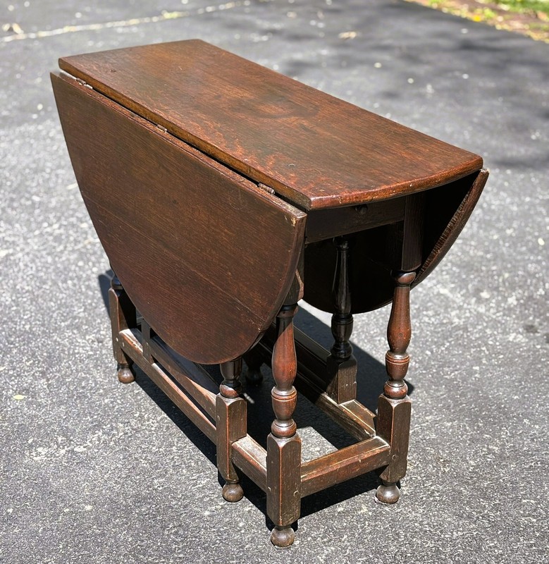 18th Century William and Mary Oak Gateleg Table -- Shipping Available gallery