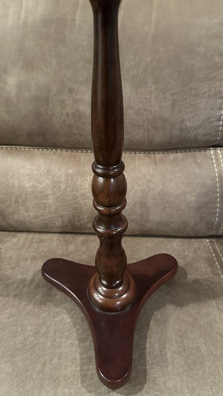 1998 Vintage Bombay Co End Table gallery