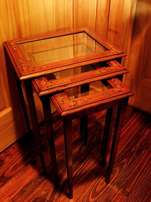 NESTING TABLES FLINT & HORNER HAND PAINTED w PENCIL POST LEGS c.1920