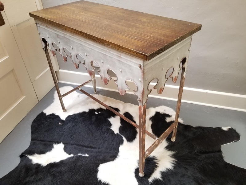 Creative Co-Op Metal Scalloped Edge Table with Zinc Finish and Wood Top gallery