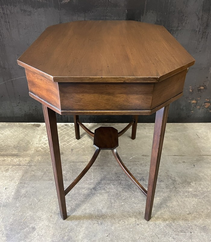 Vintage Kittinger Mahogany End Table; Stretchers & Display Platform; Mint gallery