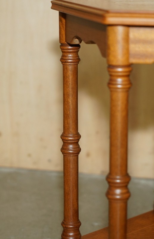 FINE PAIR OF VINTAGE HEXAGONAL SIDE END TABLES WITH CHIPPENDALE BAMBOO PILLARS gallery
