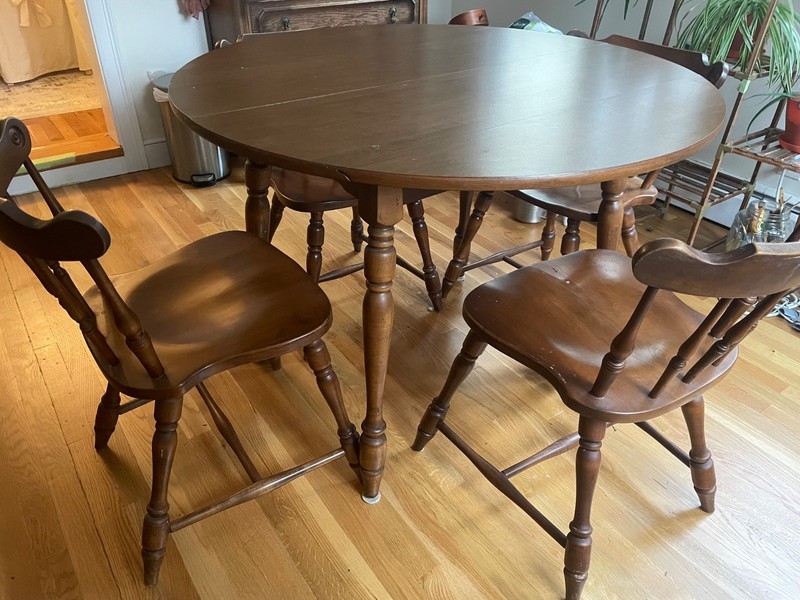 USA Heirloom Maple Table 4 Chair Set Round Spindle Hale Company Vermont Vintage