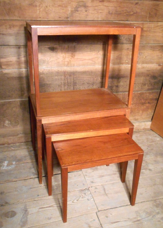 SET OF 4 MID CENTURY MODERN NESTING TABLES