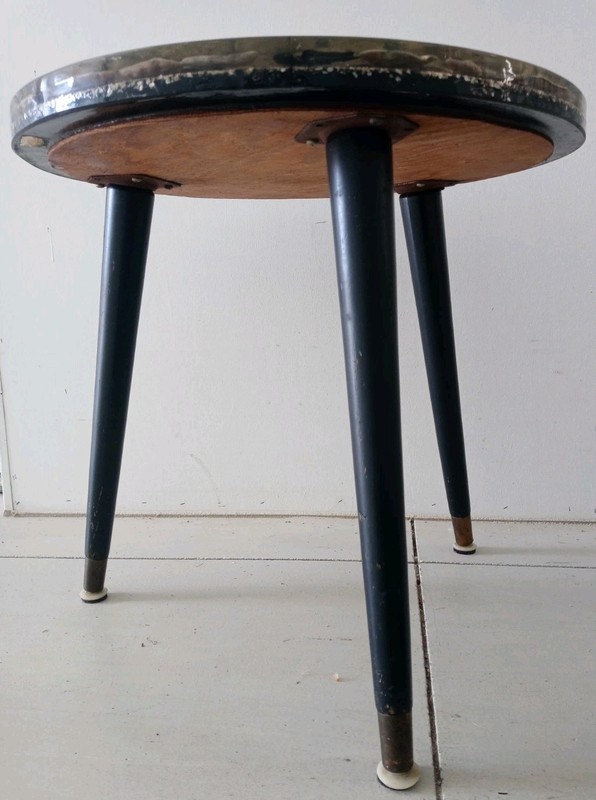 Mid Century Modern Abalone Shell Resin Tripod Side Table 18" New Designs Inc.USA gallery