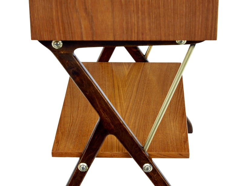 MID 20TH CENTURY SCANDINAVIAN MODERN TEAK SIDE TABLE gallery