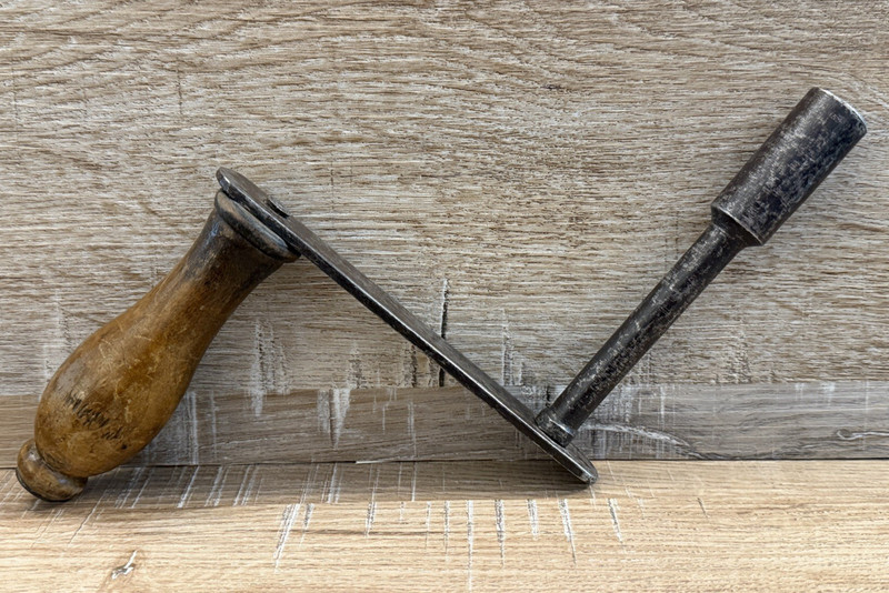 VINTAGE WIND OUT EXTENDING DINING TABLE CRANK HANDLE WINDER gallery