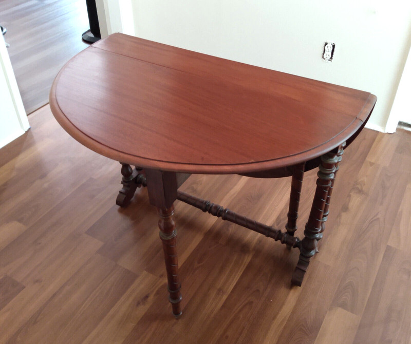 ARTS & CRAFTS SUTHERLAND TABLE c 1900. MAHOGANY, MEDIUM SIZE, FINE CONDITION gallery