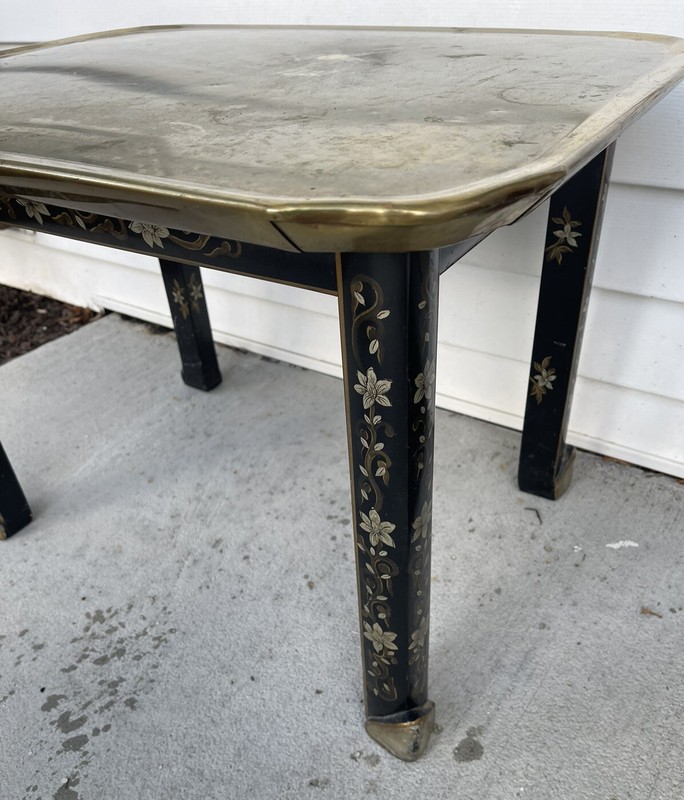Baker Furniture Chinoiserie Style End Table; Black Lacquer & Brass Top