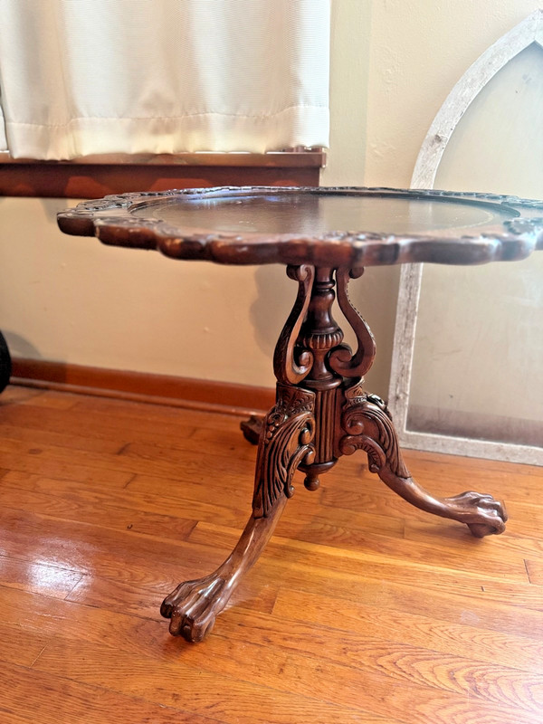 Antique Rococo Revival Victorian Claw Ornate Pedestal side/occasional Table