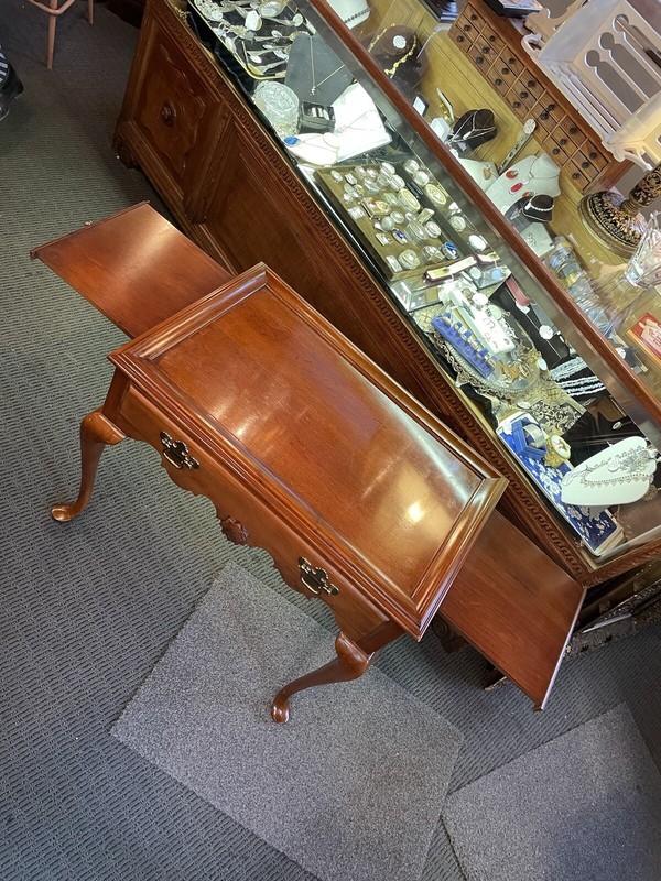 Mid 20th Century Cherry Queen Anne Style Side Glide One Drawer Tea Table gallery