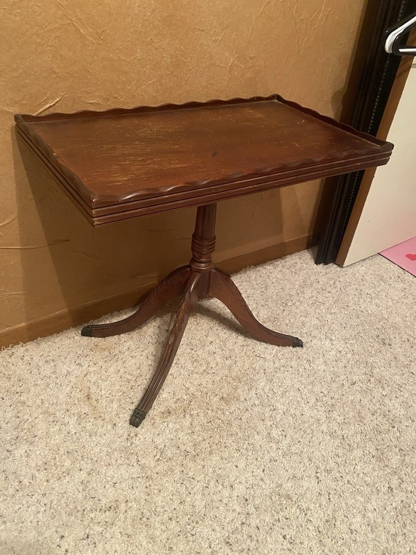 Vtg Duncan Phyfe Style Mahogany Pedestal Scalloped Tray Top Claw Foot Table