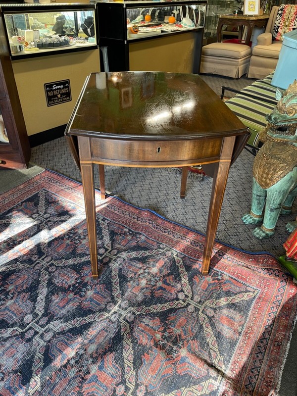 Kittinger Side Table Colonial Williamsburg