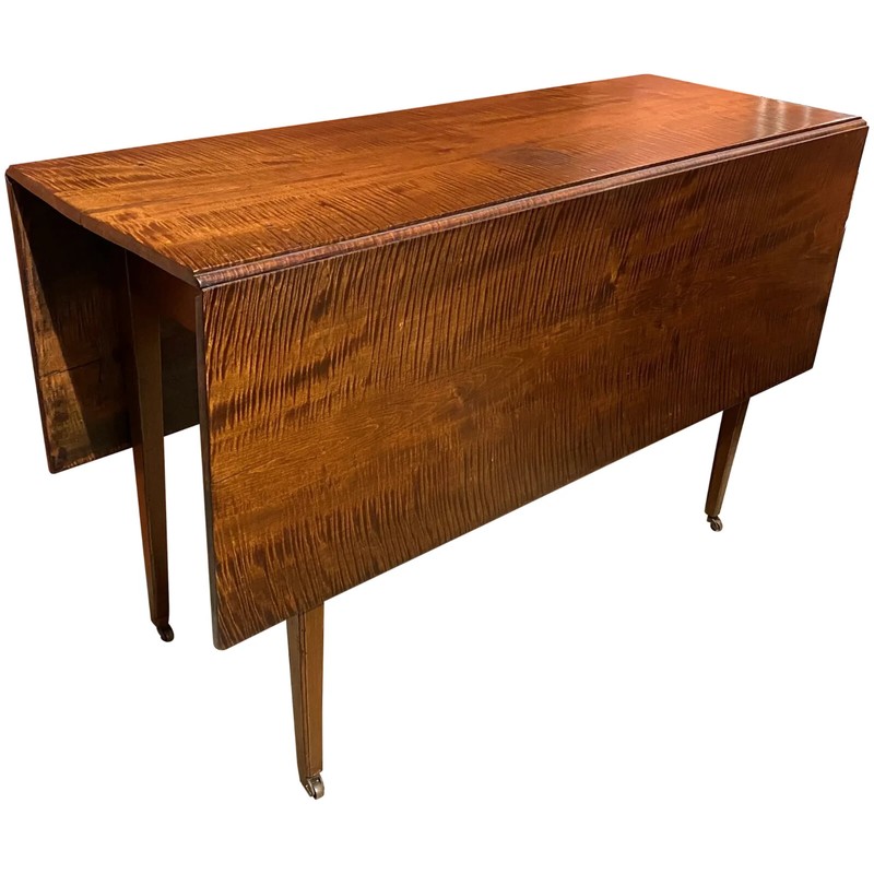 Early 19th Century Federal Bold Tiger Maple Drop Leaf Dining Table