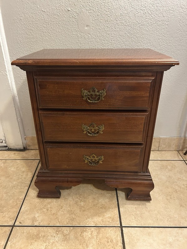 Vintage American Drew Three Drawers Nightstand ￼
