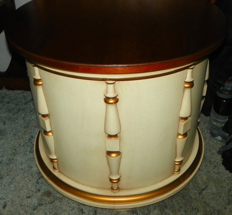 Round Mid Century Cherry End Table / Side Table by Drexel (RP-ET375)