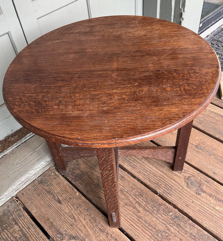 Arts & Crafts Period 28 1/2” Round Oak Through-Tenon Mission Style Lamp Table gallery