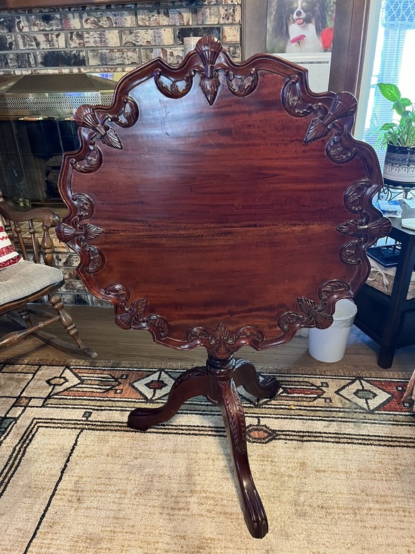 Vintage Federal Style Pie Crust Edge Carved Tilt Flip Top Tea Table
