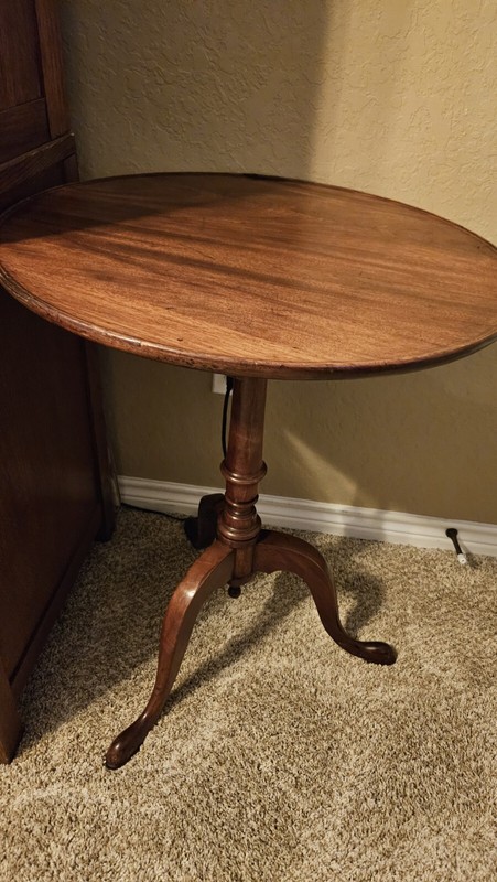 SALE!! Fabulous Antique Mahogany Tilt Top 23″ Diameter Table