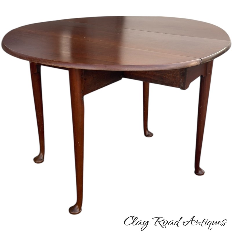 Antique Queen Anne dining table 18th 1760 period usable walnut original round gallery
