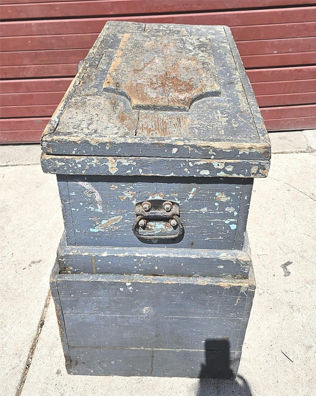 VINTAGE RUSTIC PINE CARPENTER WORKBENCH w IRON VICE CLAMP & STORAGE TRUNK TOOLS gallery