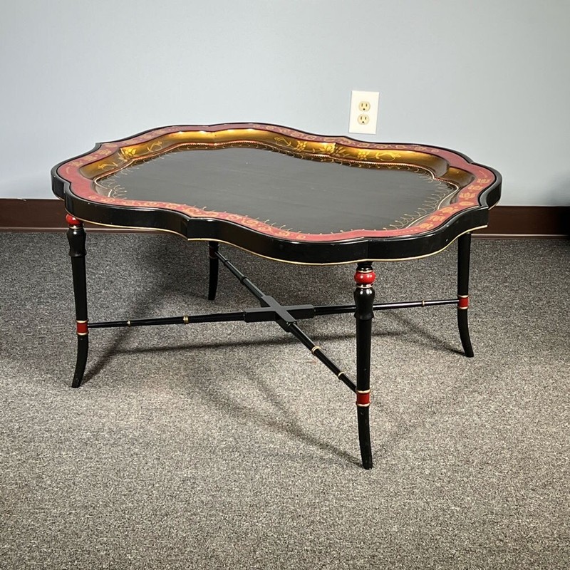 English Traditional Carved and Gilt Serpentine Tray Cocktail Table