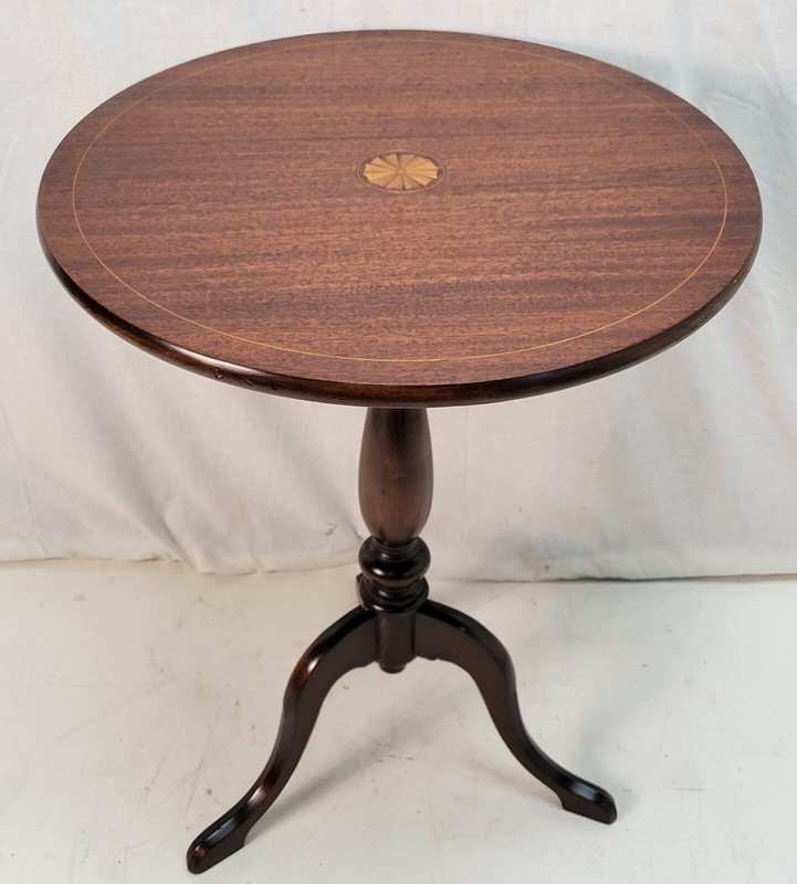1920s Queen Anne Style Mahogany Tilt Top Table with Pencil Inlay gallery