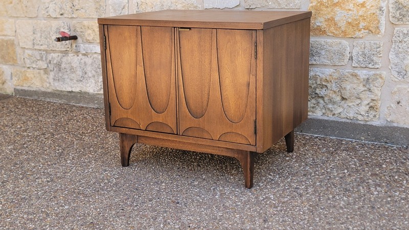 Broyhill Brasilia Mid Century Sculpted Walnut Nightstand Very Nice gallery