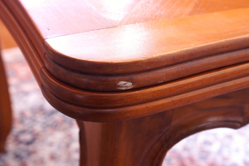 French Antique dinning table (1830 - 1850) featuring Versailles Marquetry gallery